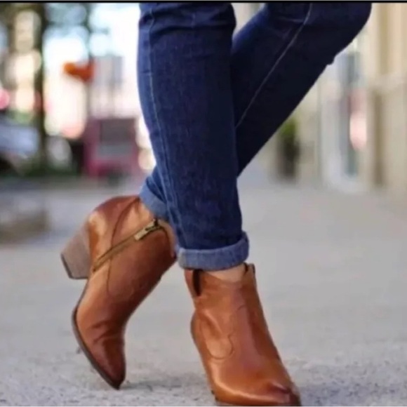 Frye Shoes - NEW! FRYE REINA BOOTIE Women's Western Leather Boots Brown Size 10